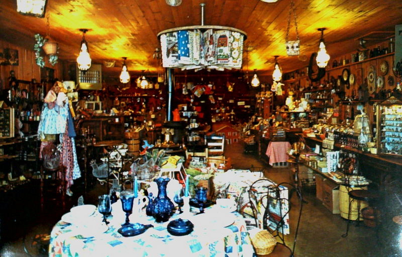 Country Store of Yesteryear (History Town) - Old Postcard Of Interior